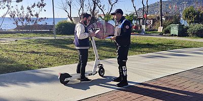 Alanya'da E-Scooter  Kullanıcılarına Bilgilendirme Yapıldı
