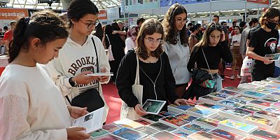 Antalya Kitap Fuarı’nda hafta sonu yoğunluğu