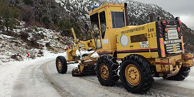 Büyükşehir çalışıyor, yollar açık kalıyor