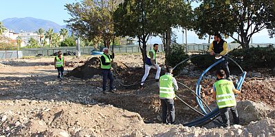 Finike Cumhuriyet Meydanı çalışmaları devam ediyor