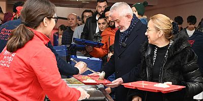 Isparta Belediyesi’nin iftar sofrasında birlik ve beraberlikle ilk iftar açıldı