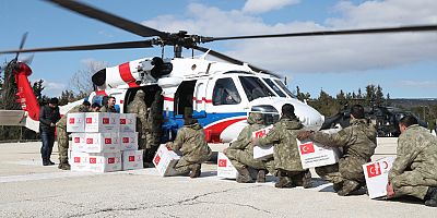 Kızılay ve TSK'dan köylere helikopterle yardım