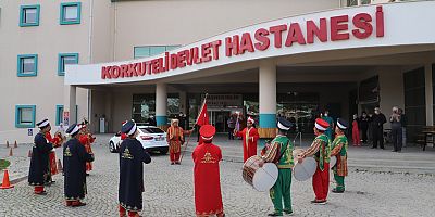 Mehter bu kez sağlık çalışanlarına konser verdi