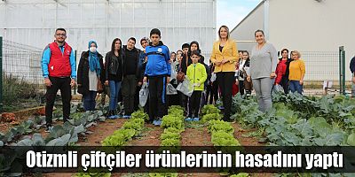 Otizmli çiftçiler ürünlerinin hasadını yaptı