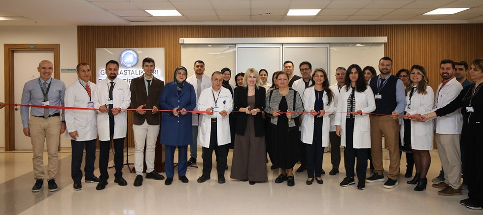 Akdeniz Üniversitesi Hastanesi’nde Göz Hastalıklarına Lazer ile Tedavi