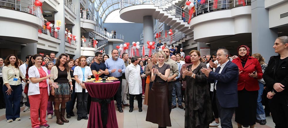 Akdeniz Üniversitesi Hastanesi’nde Yeni Yıl Coşkusu