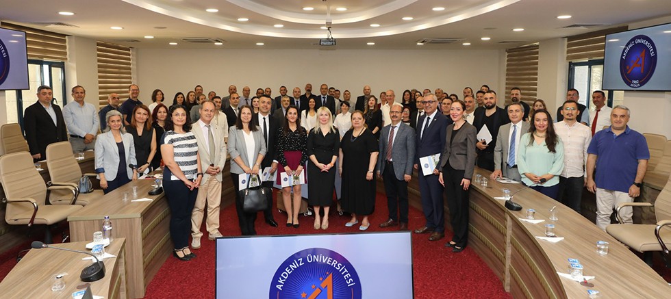 Akdeniz Üniversitesi’nde Bilimsel Başarılar ödüllendirildi