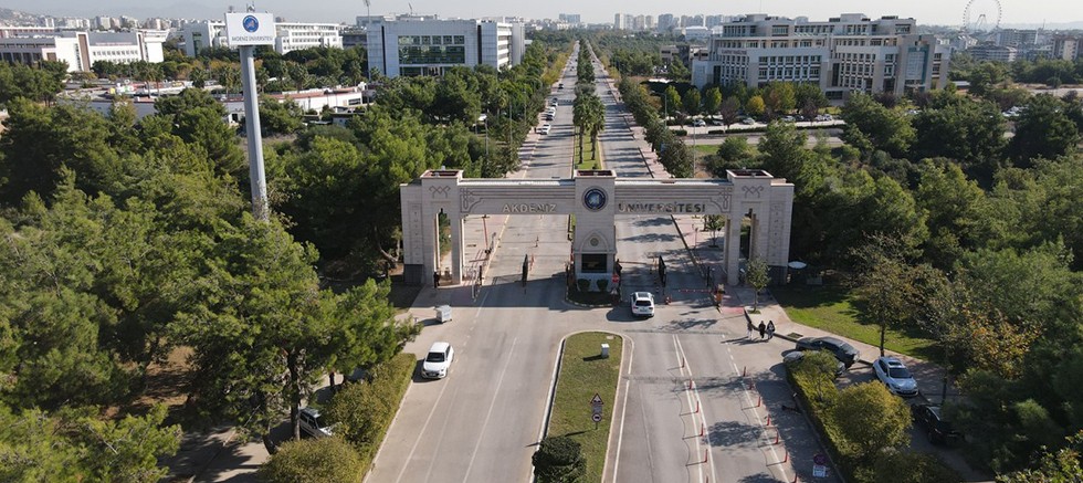 Akdeniz Üniversitesi THE Disiplinler Arası Bilim Sıralamasında İlk 300’de