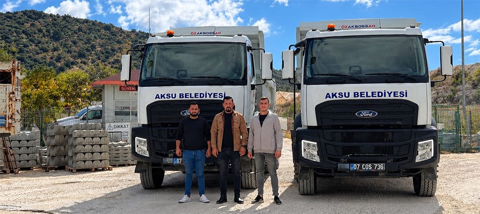 Aksu Belediyesi’nden Elmalı’ya Güçlü Destek: 2 Kamyon ve 2 Personel Görevlendirildi