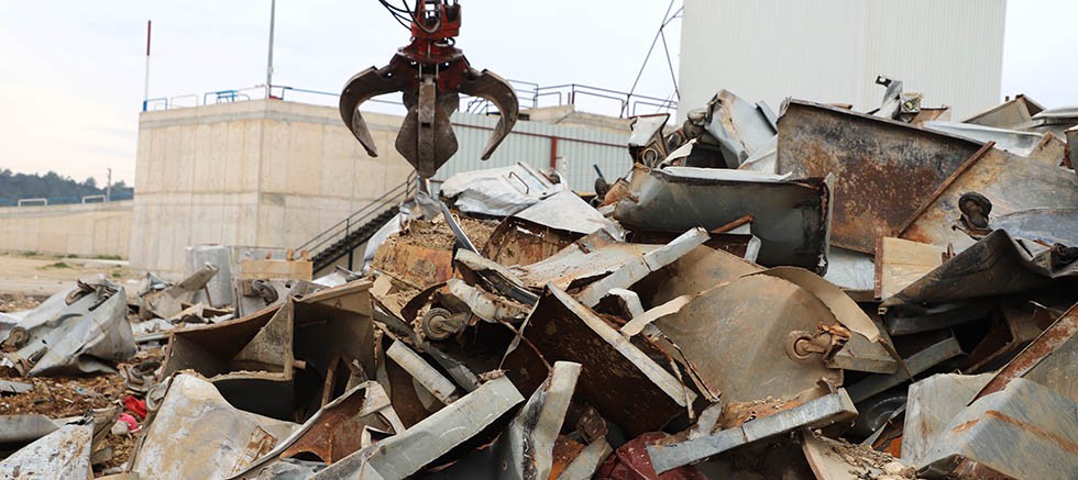 Aksu Belediyesi'nden geri dönüşümle ekonomiye ve çevreye katkı