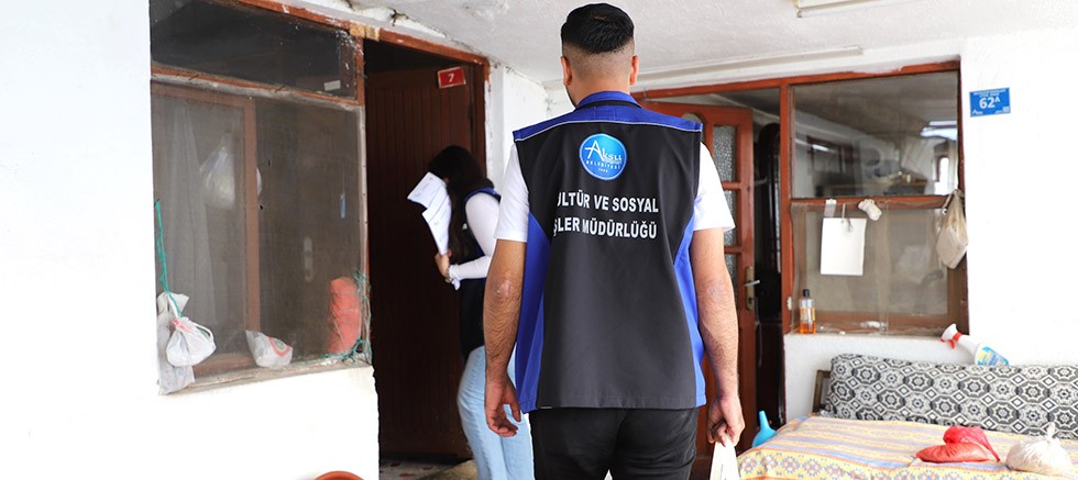 Aksu Belediyesi'nden ihtiyaç sahiplerine destek