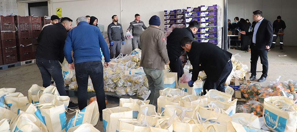 Aksu Belediyesi'nden yeni yıl öncesi ihtiyaç sahibi ailelere sosyal destek