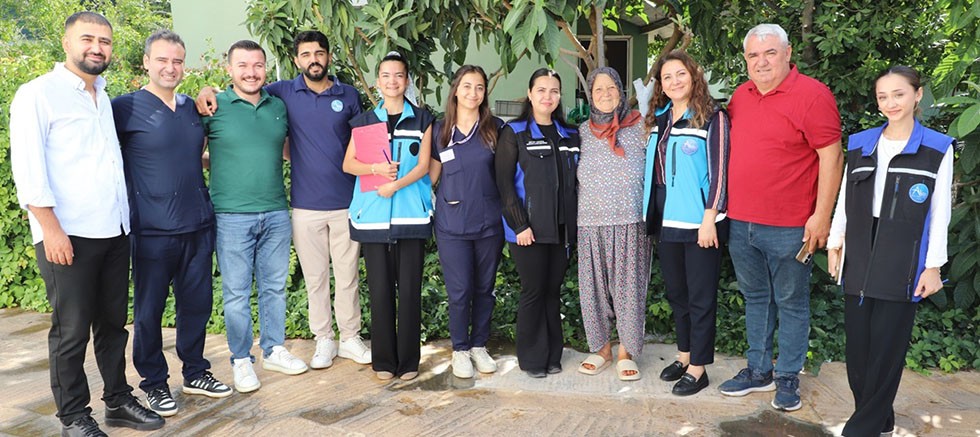 Aksu Belediyesi sosyal destek ve sağlık taramalarına devam ediyor