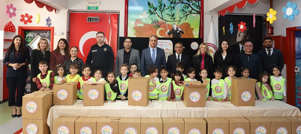 Aksu'da anaokulu öğrencilerinden anlamlı etkinlik, 52 koli sevgiyle paketlendi