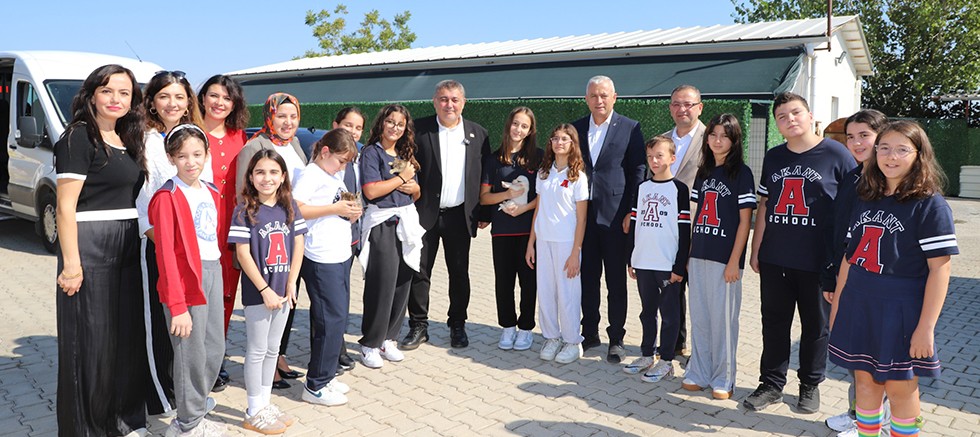 Aksu'da öğrenciler can dostlarıyla buluştu