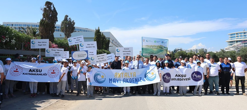 Aksu, Mavi Akdeniz için tek yürek oldu, Turunç Plajı temizlendi