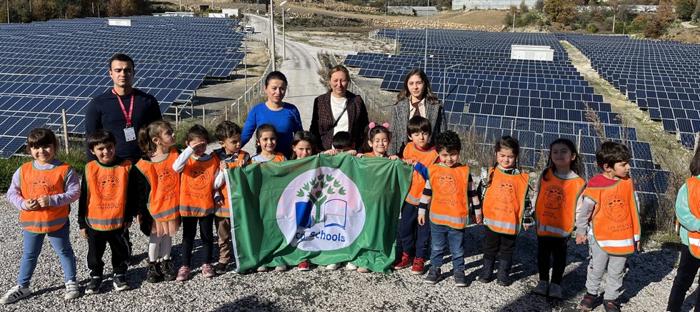 Alanya Belediyesi Güneş Enerji Tesisi'ne minik çevrecilerden ziyaret