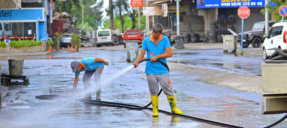 Alanya Belediyesi'nden sanayide hafta sonu temizliği