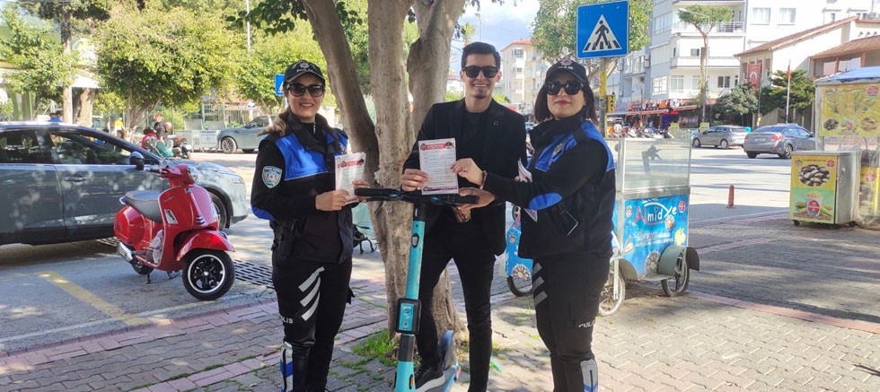 Alanya'da E-Scooter/Motosiklet Kullanıcılarına Bilgilendirme Yapıldı