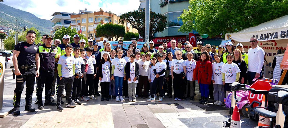 Alanya'da Trafik Haftası'nda anlamlı etkinlik