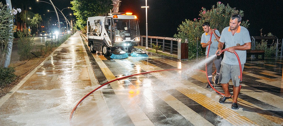 Alanya'da yollar temiz, kent daha ferah