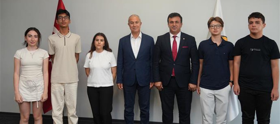 Alanya'nın gurur tablolarından Başkan Özçelik'e ziyaret