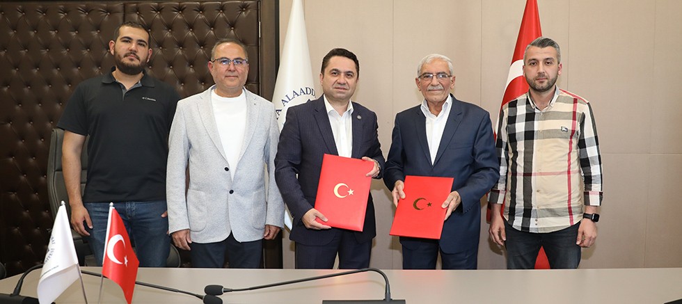 Alanyalı hayırseverden ALKÜ'ye bağış
