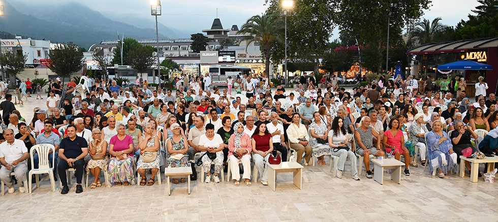Alevi Kültür Dernekleri Kemer Şubesi’nden aşure lokması