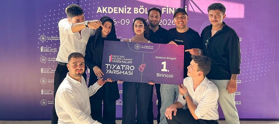 ALKÜ'lü öğrencilerden tiyatroya damga vuran başarı