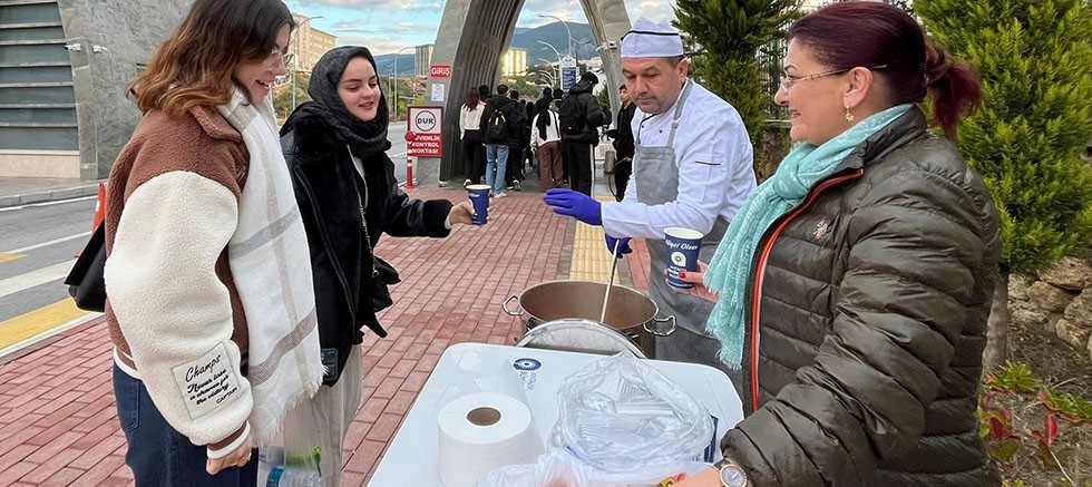 Alkü’lü öğrencilere çorba ikramı