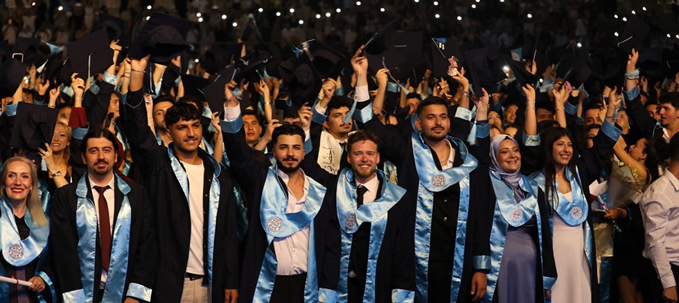 ALKÜ mezuniyet töreni coşkuyla yapıldı