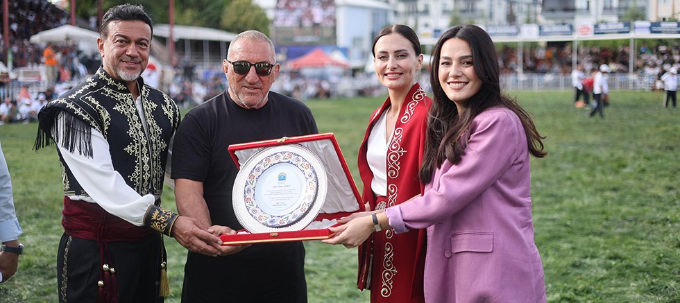 Altın Kiraz, Türk güreşinin efsanesi Ahmet Taşçı'yı ağırladı