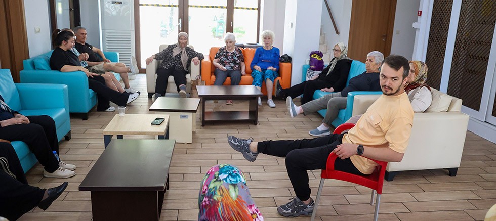 Alzheimer Hastaları Mavi Ev’de buluşuyor
