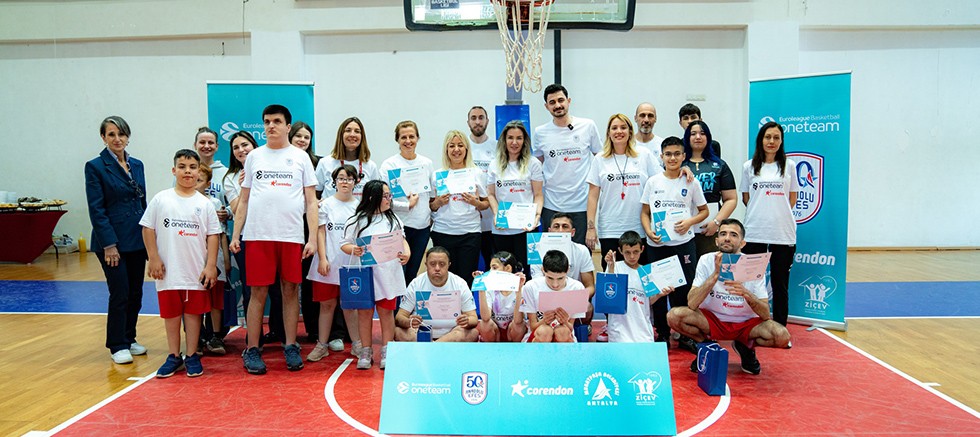 Anadolu Efes One Team kurumsal sosyal sorumluluk projesiyle EuroLeague One Team Ödülleri’nde finale kaldı