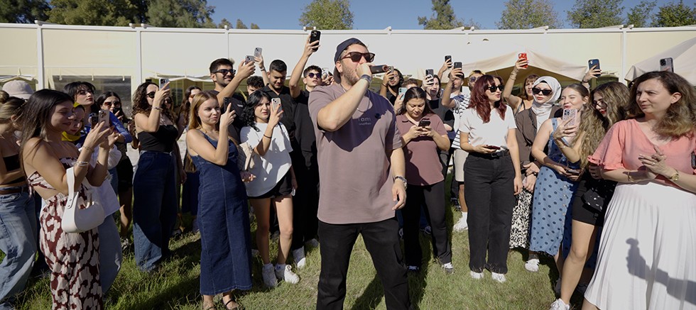 Anıl Piyancı'dan Antalya Belek Üniversitesi'nde sürpriz konser