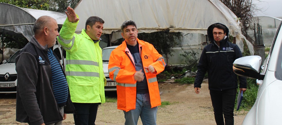 Antalya Büyükşehir Belediyesi afetin izlerini silmek için sahada 