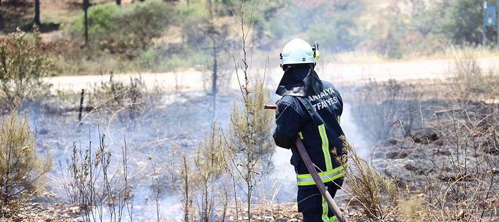 Antalya Büyükşehir İtfaiyesi’nden orman yangınlarına müdahale 