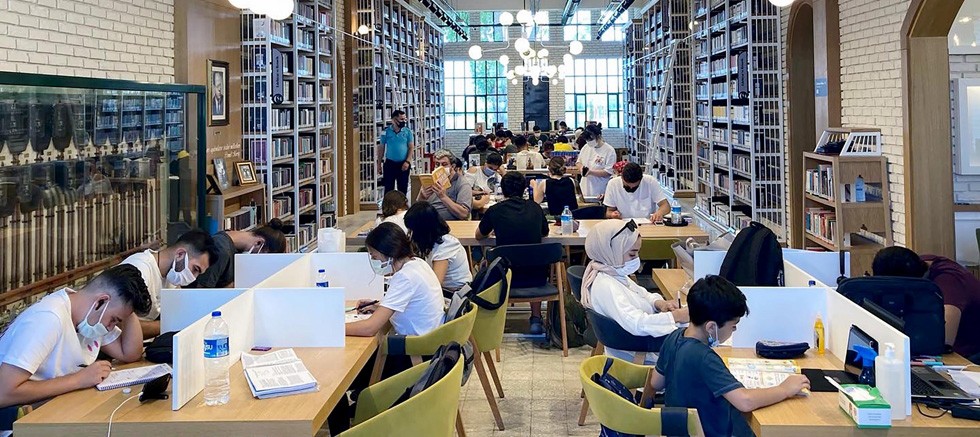 Antalya Cemil Meriç Kütüphanesi’ni çok sevdi
