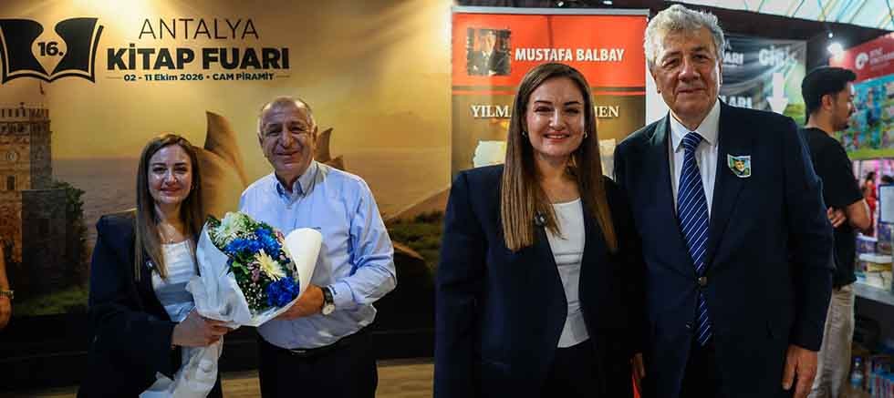 Antalya Kitap Fuarı’nda imza günü yoğunluğu