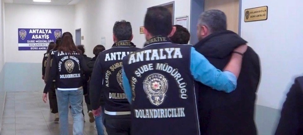 Antalya Merkezli Eş Zamanlı Operasyonla 8 şahıs yakalandı