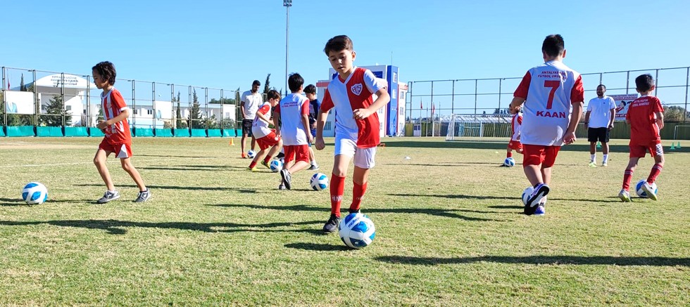 Antalyaspor Futbol Okulları Konyaaltı Atatürk Stadı’nda