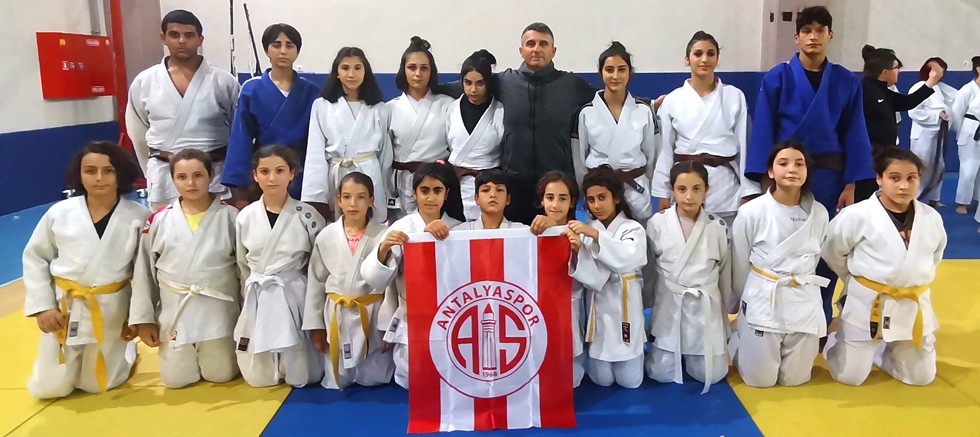 Antalyaspor Judo Takımı Denizli’de Kampa Katıldı