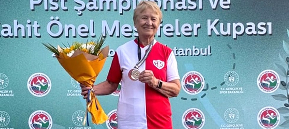 Antalyasporlu Master Atlet Şensoy’dan 2 Altın ve 1 Rekor