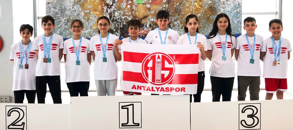 Antalyasporlu Yüzücülerden Aksaray’da 12 Madalya