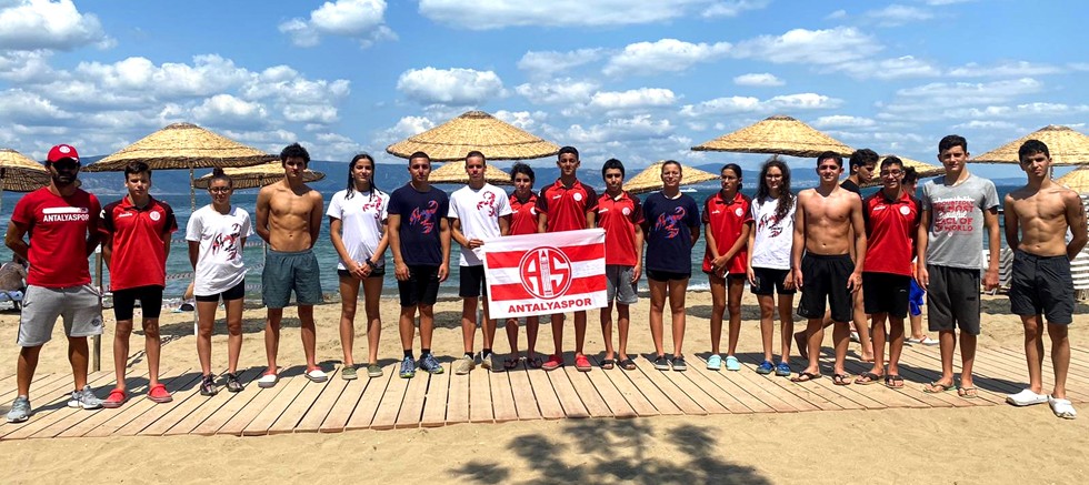 Antalyasporlu Yüzücülerden Çifte Zafer