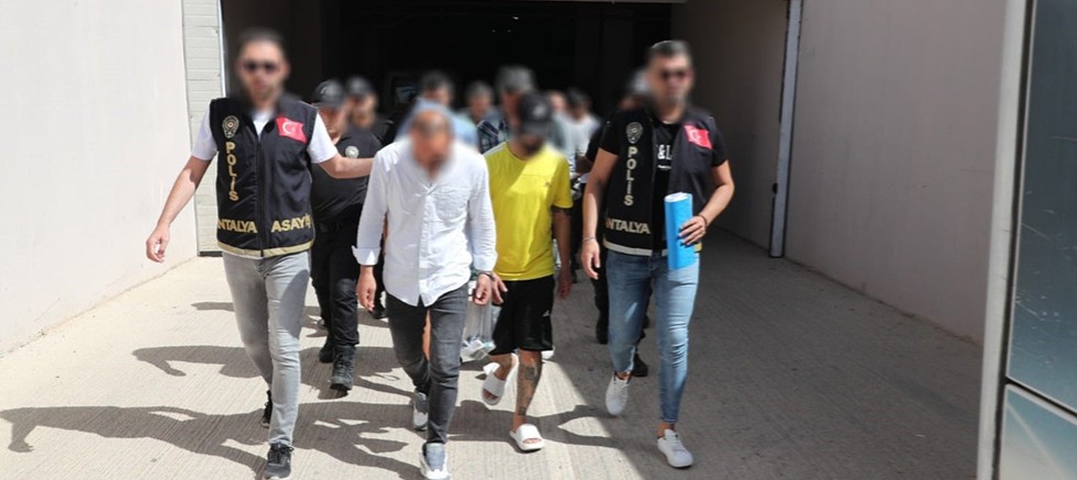 Aranan 148 kişi yakalandı