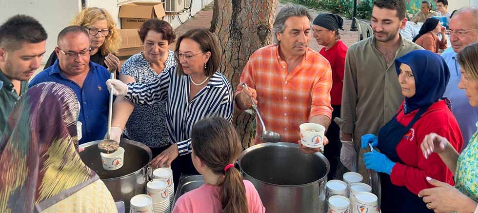 Aşurenin bereketi Muratpaşa’da paylaşıldı