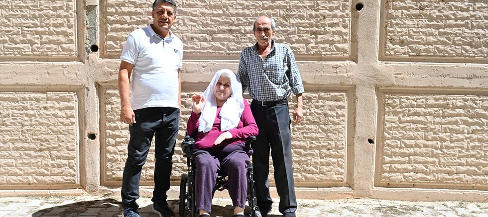 Ayten teyze akülü tekerlekli sandalye ile hayata yeni bir adım attı