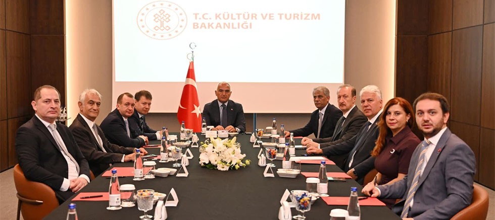 Bakan Ersoy'dan Türkiye-Rusya hava köprüsünü güçlendirme hamlesi