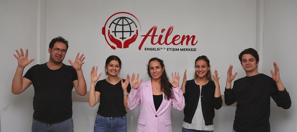 Bakan Göktaş: “AİLEM Engelsiz İletişim Merkezimiz 98 bin 319 çağrıya çeviri desteği sağladı”